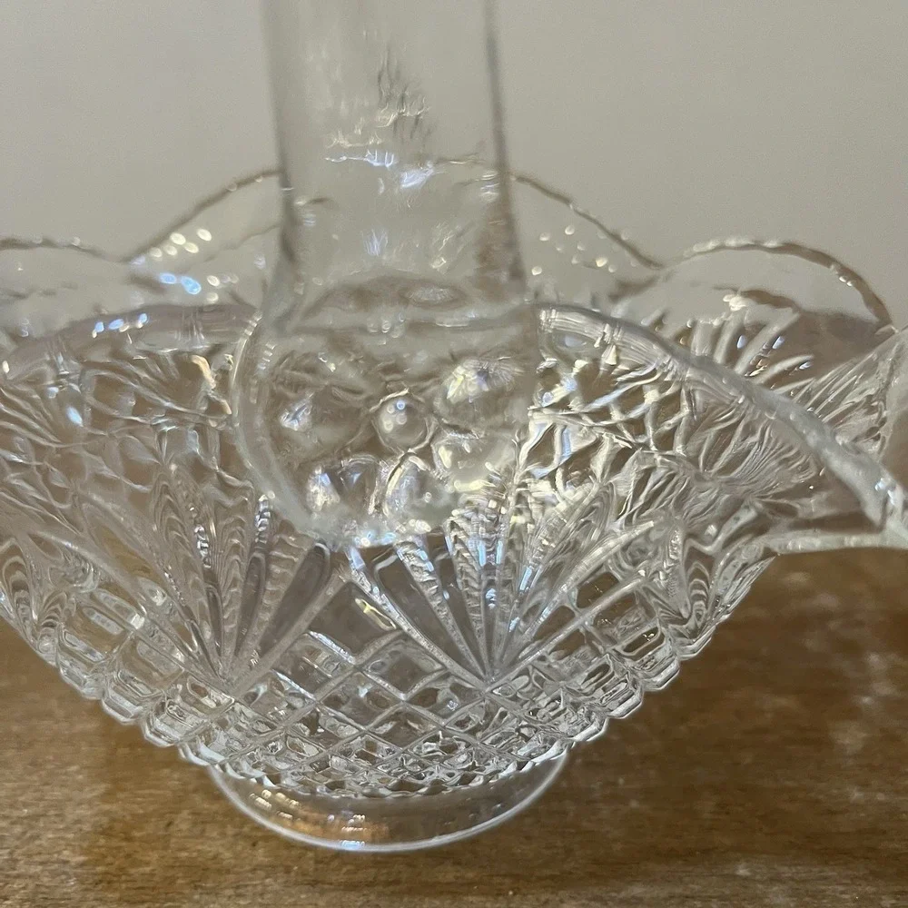 VTG LE Smith Pineapple Pattern Diamond Fan Clear Glass Ruffle Bride Basket 7.75